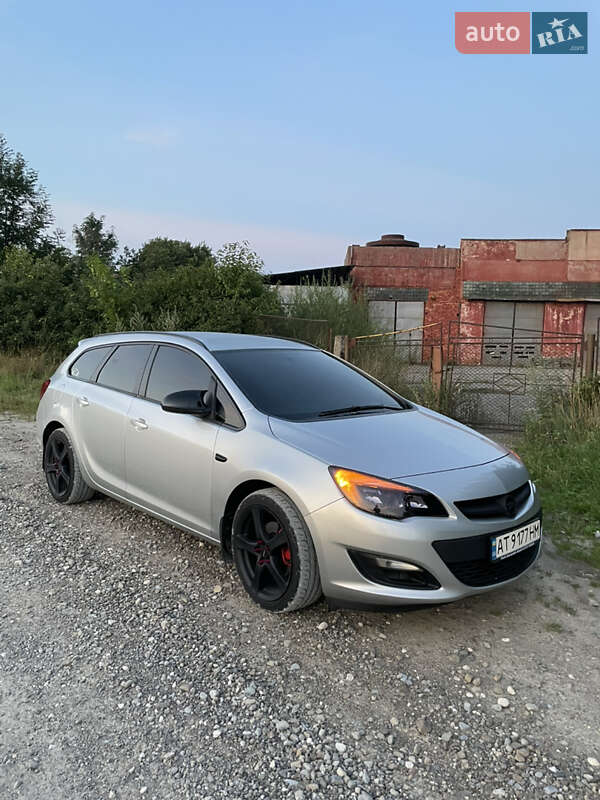 Универсал Opel Astra 2012 в Ивано-Франковске