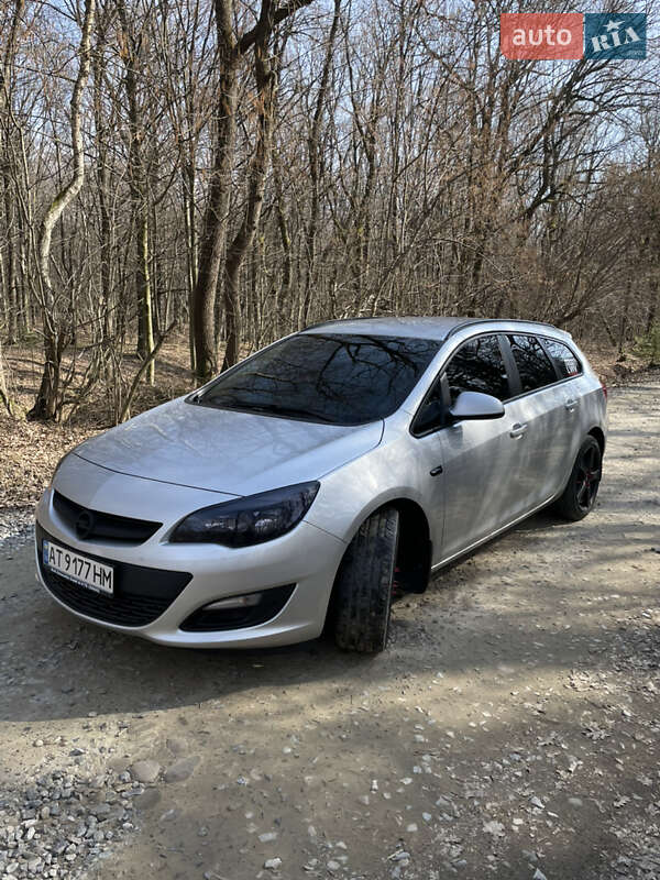 Универсал Opel Astra 2012 в Ивано-Франковске