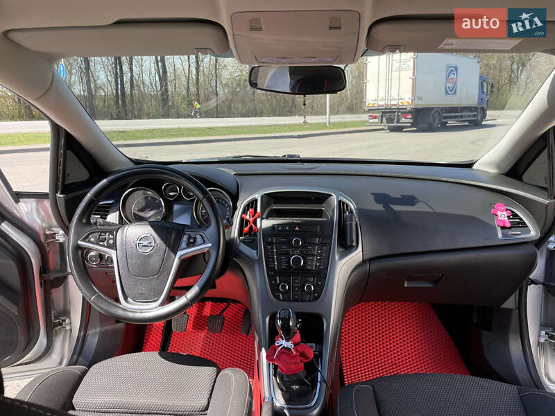 Универсал Opel Astra 2012 в Ивано-Франковске
