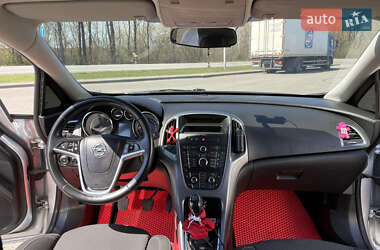 Универсал Opel Astra 2012 в 
