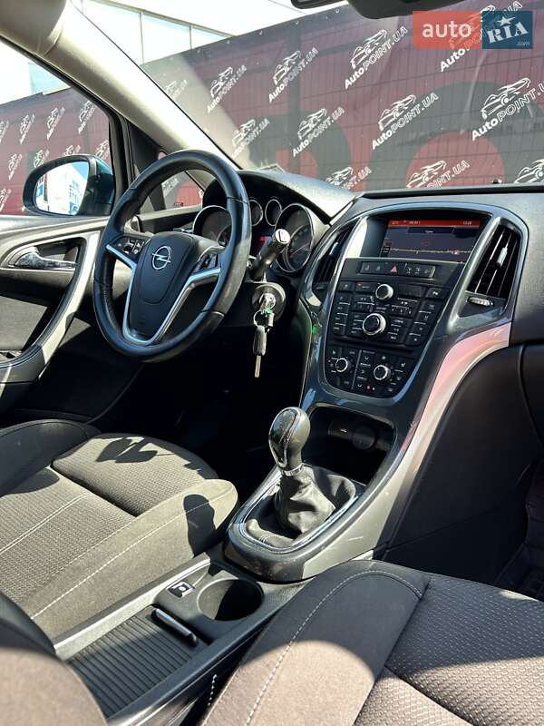 Универсал Opel Astra 2014 в Сумах