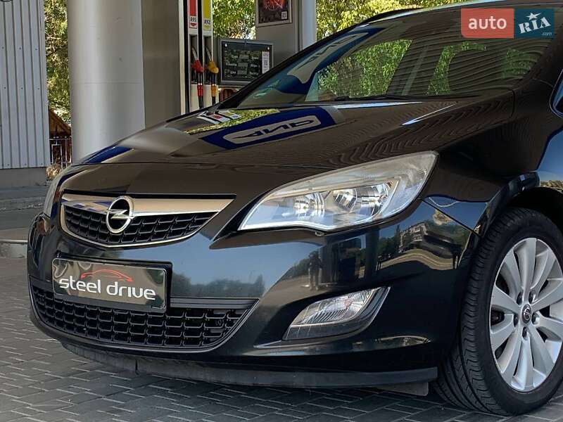Opel Astra 2011