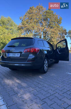 Универсал Opel Astra 2012 в 
