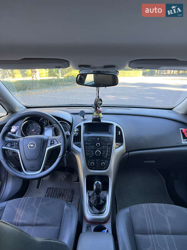 Універсал Opel Astra 2012 в Миргороді
