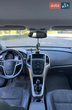 Универсал Opel Astra 2012 в 