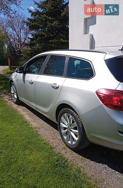 Универсал Opel Astra 2011 в Дрогобыче