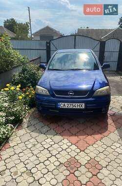 Хэтчбек Opel Astra 2003 в 