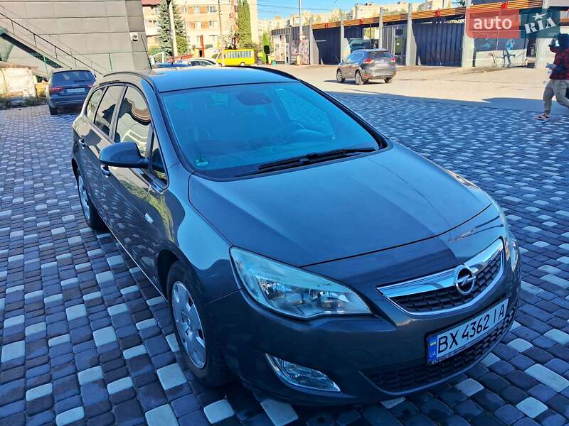 Универсал Opel Astra 2011 в Шепетовке