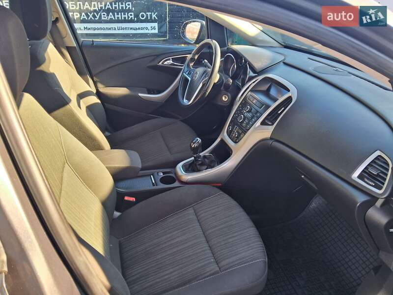 Универсал Opel Astra 2011 в Шепетовке