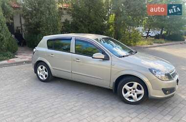 Хэтчбек Opel Astra 2006 в 