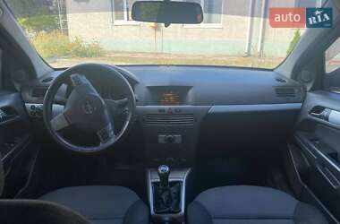 Хэтчбек Opel Astra 2006 в 