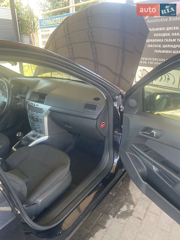 Хэтчбек Opel Astra 2009 в Обухове