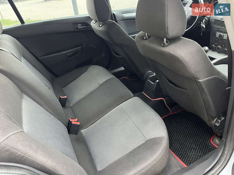 Универсал Opel Astra 2004 в Львове