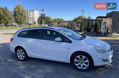 Универсал Opel Astra 2012 в 