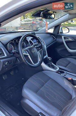 Универсал Opel Astra 2012 в 