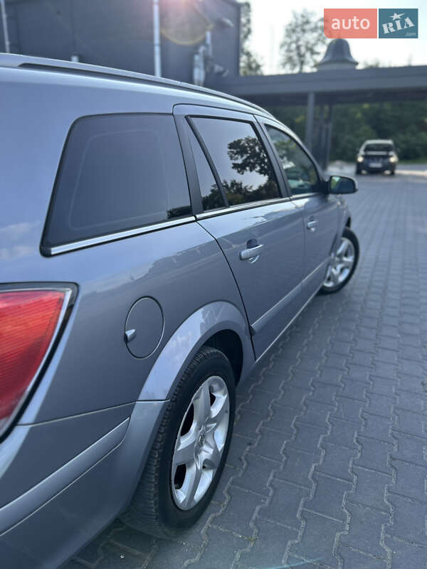 Универсал Opel Astra 2005 в Золочеве