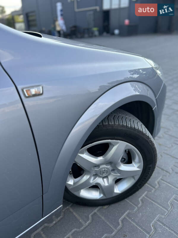 Универсал Opel Astra 2005 в Золочеве