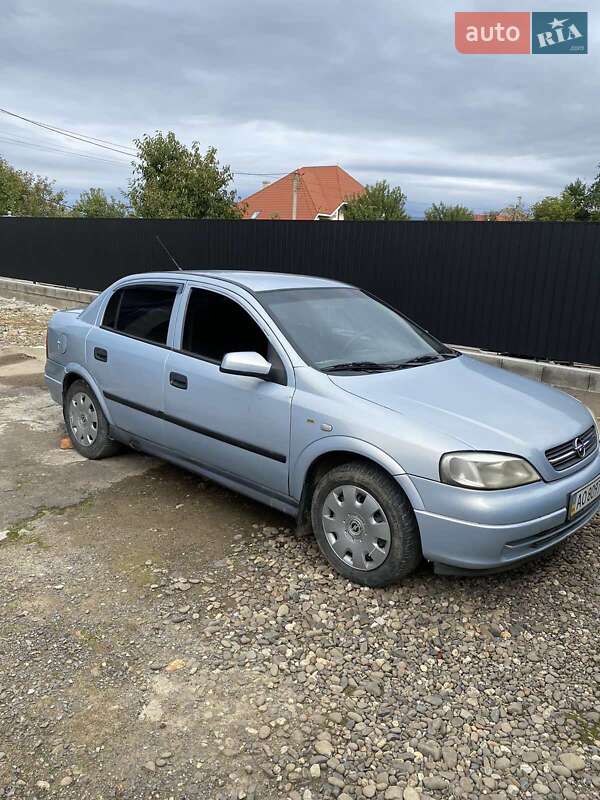 Opel Astra 2004