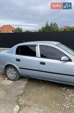 Седан Opel Astra 2004 в 