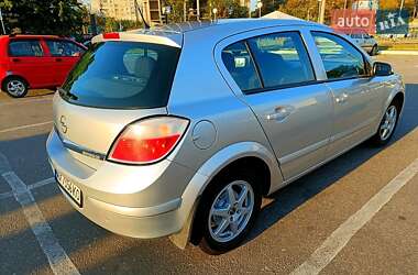 Хэтчбек Opel Astra 2006 в 