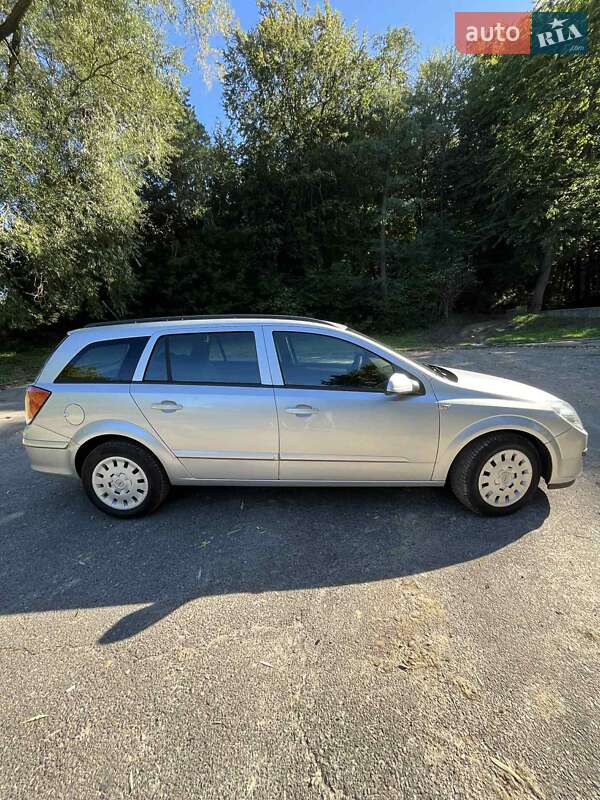 Универсал Opel Astra 2006 в Рава-Русской