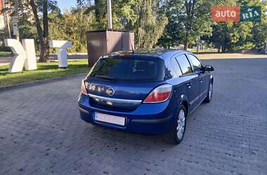 Хэтчбек Opel Astra 2005 в 