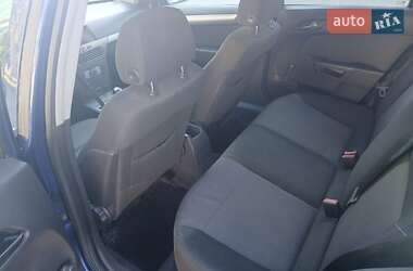 Хэтчбек Opel Astra 2005 в 