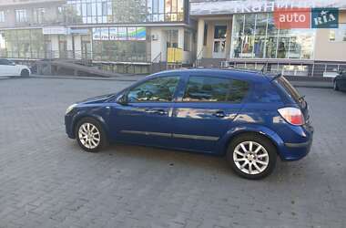 Хэтчбек Opel Astra 2005 в 