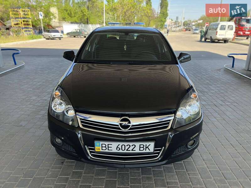 Седан Opel Astra 2013 в Николаеве