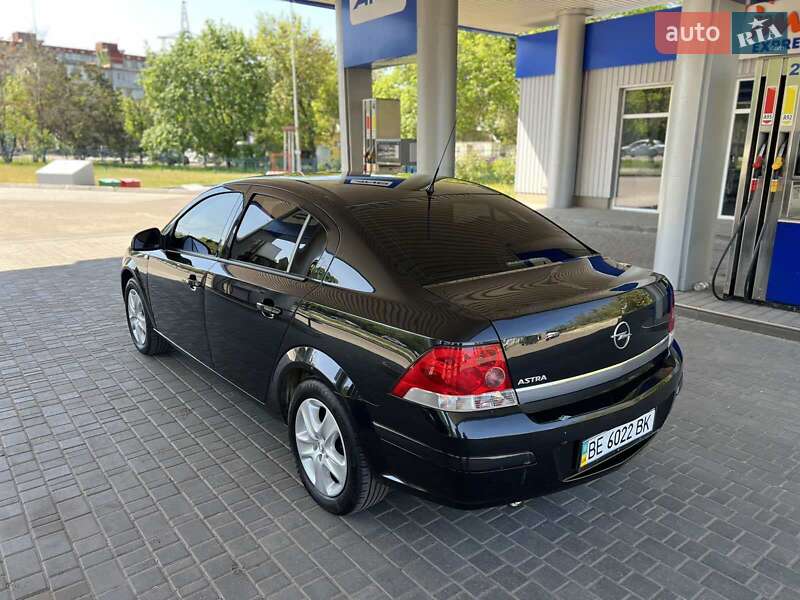Седан Opel Astra 2013 в Николаеве