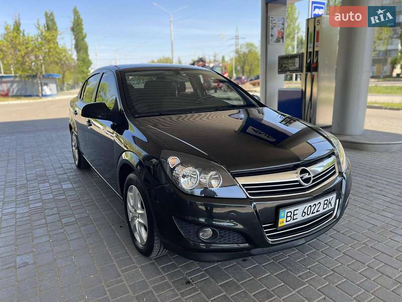 Седан Opel Astra 2013 в Николаеве