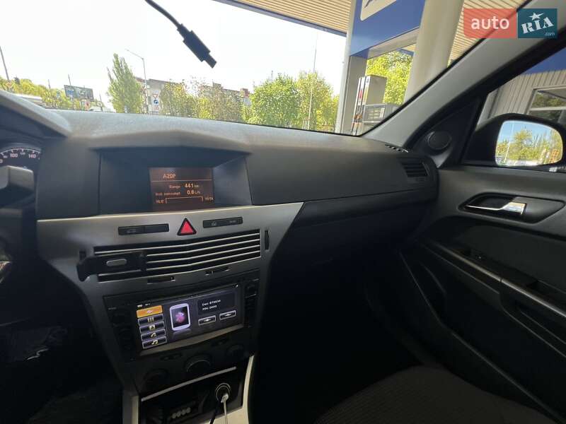 Седан Opel Astra 2013 в Николаеве