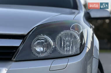 Хэтчбек Opel Astra 2005 в 