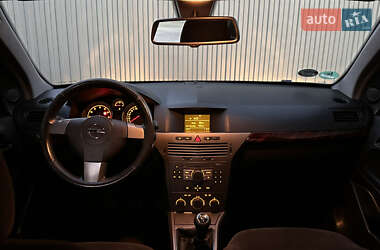 Хэтчбек Opel Astra 2005 в 