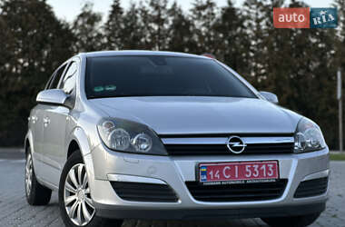 Хэтчбек Opel Astra 2005 в 