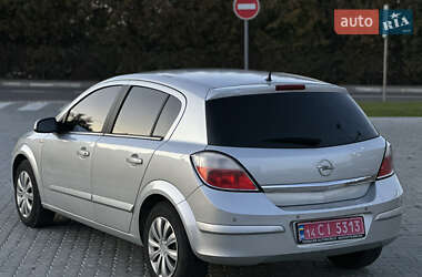 Хэтчбек Opel Astra 2005 в 