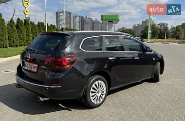 Универсал Opel Astra 2013 в 