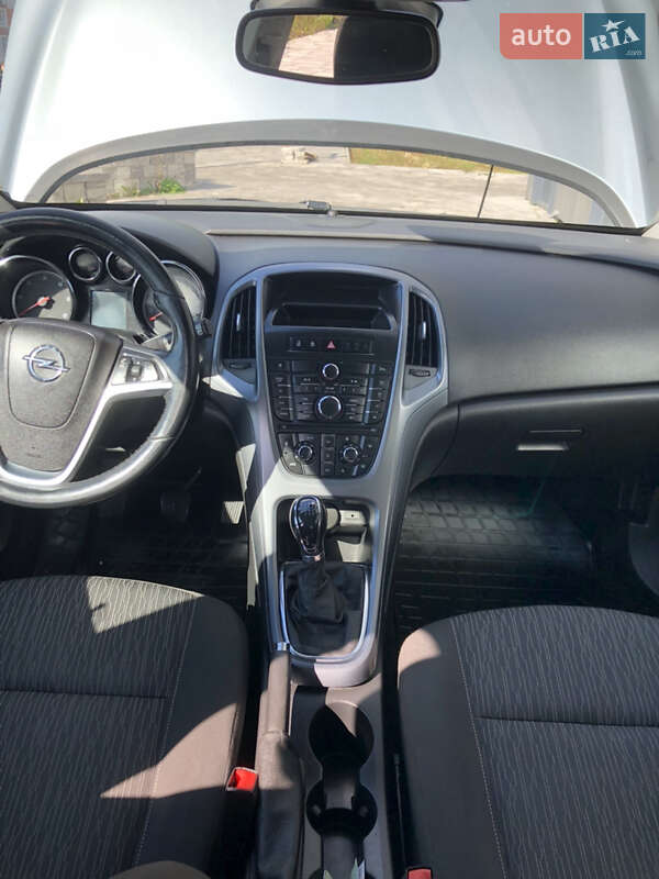 Универсал Opel Astra 2014 в Киеве