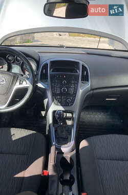 Универсал Opel Astra 2014 в 