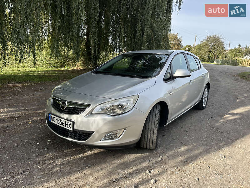 Opel Astra 2011
