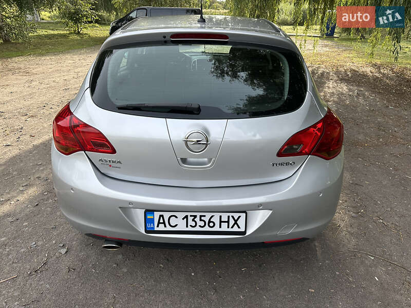 Хэтчбек Opel Astra 2011 в Владимире