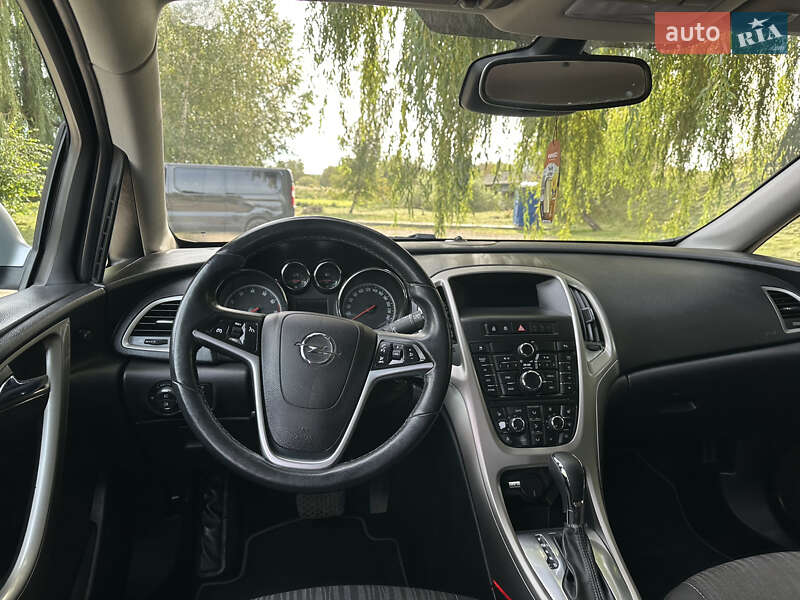 Хэтчбек Opel Astra 2011 в Владимире
