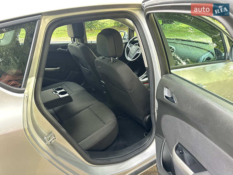 Хэтчбек Opel Astra 2011 в Владимире