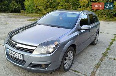 Универсал Opel Astra 2004 в Остроге
