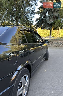 Седан Opel Astra 2006 в 