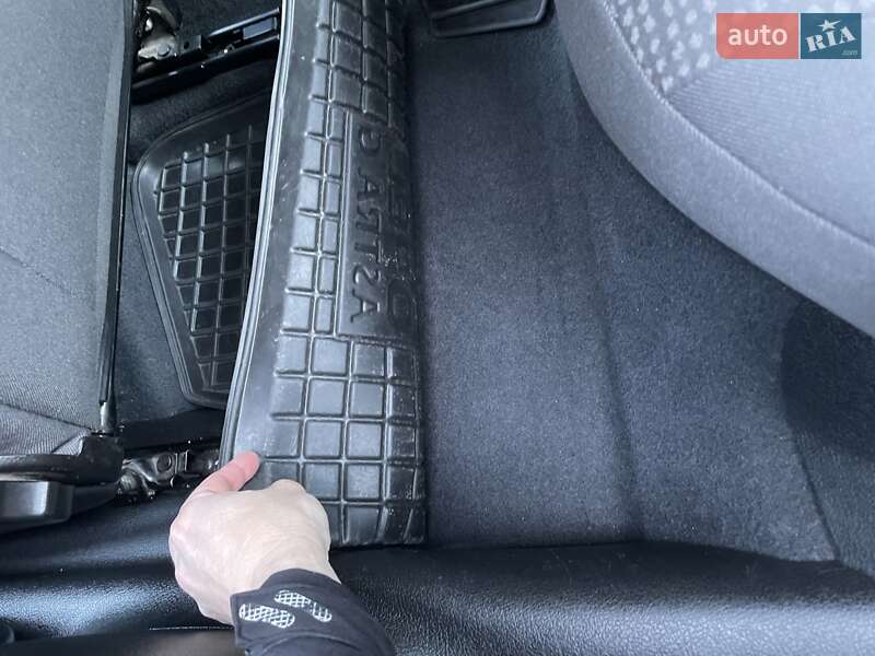 Седан Opel Astra 2007 в Днепре