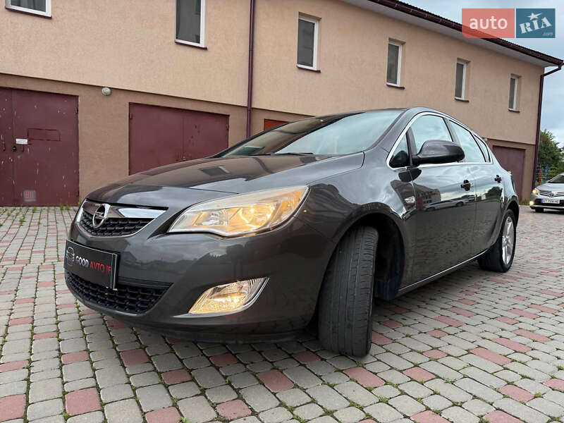 Хэтчбек Opel Astra 2010 в Ивано-Франковске