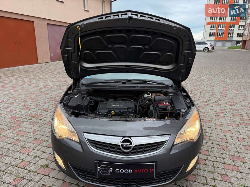 Хэтчбек Opel Astra 2010 в Ивано-Франковске