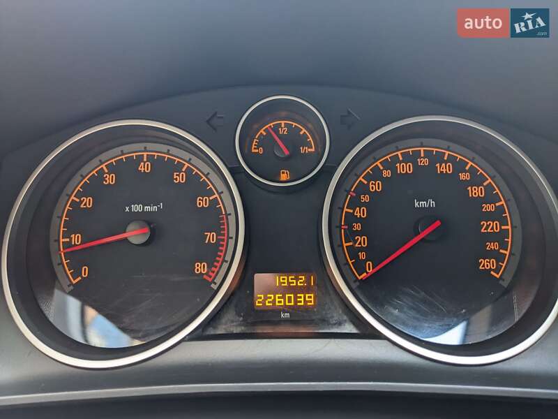 Универсал Opel Astra 2010 в Полтаве