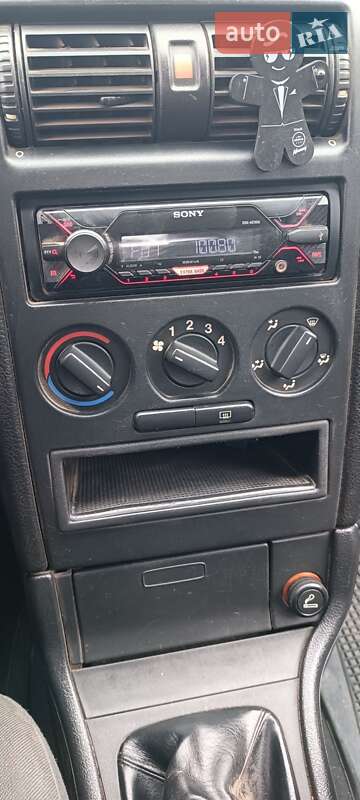 Хэтчбек Opel Astra 2007 в Зачепиловке